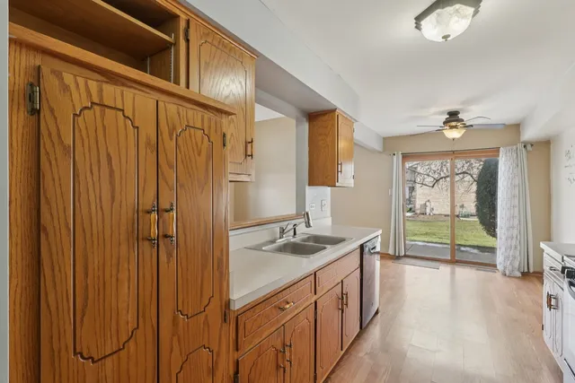 $236,000 | 12539 Quinn Drive, Unit 402, Alsip, IL 60803