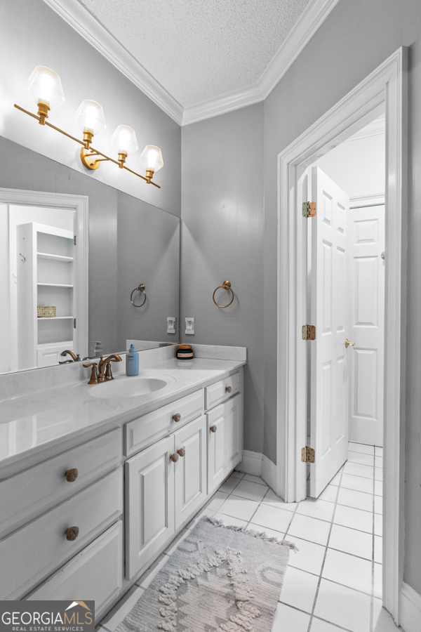 2115 Cumberland Lane Albany, GA 31707 - Photo 25 of 47 a spacious bathroom with a double vanity sink a mirror and a