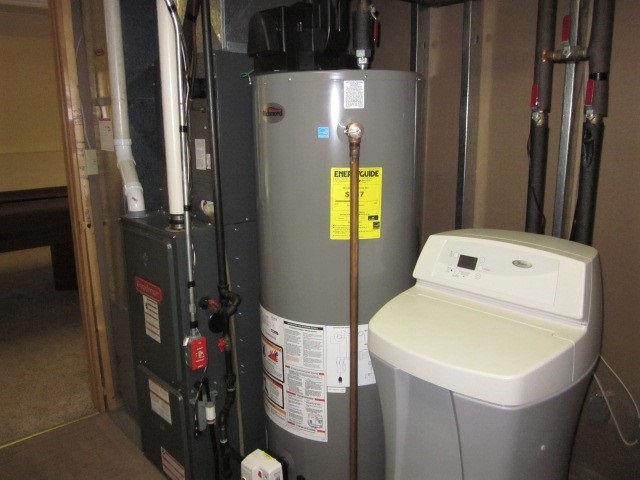 693 Lake Summerset Road Lake Summerset, IL 61019 - Photo 18 of 25 a utility room with dryer and washer