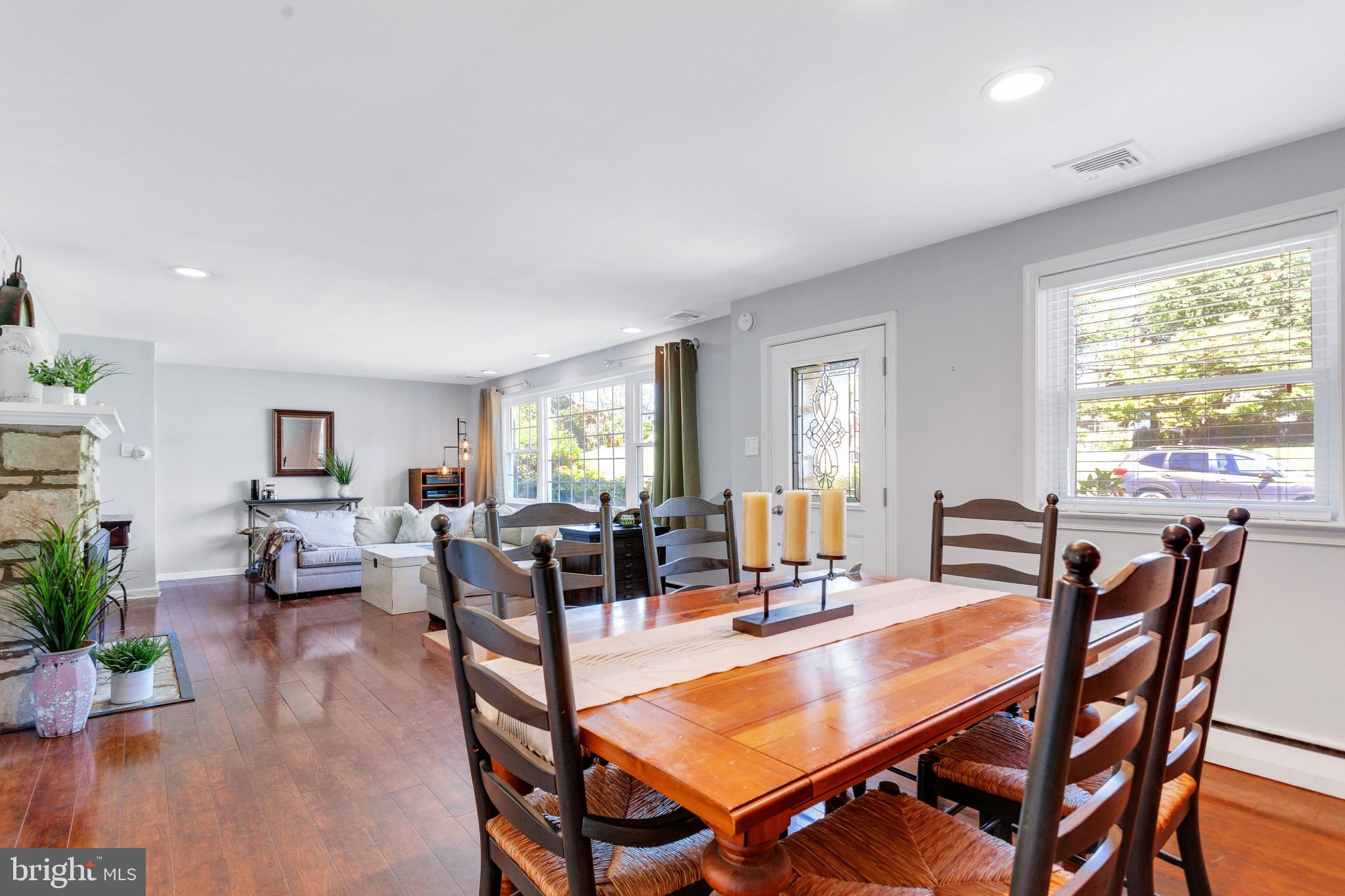 915 Old Ford Road Huntingdon Valley, PA 19006 - Photo 4 of 25 dining area