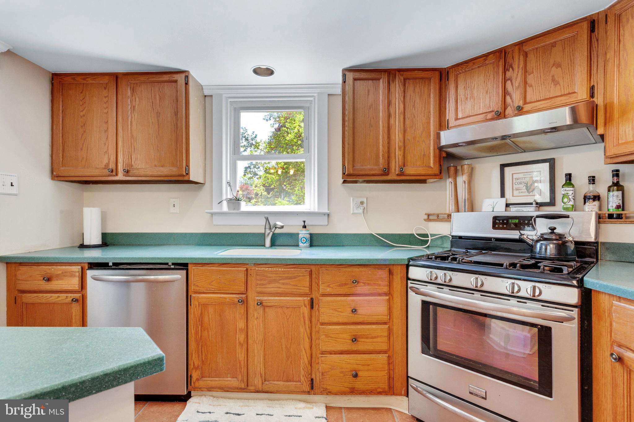 915 Old Ford Road Huntingdon Valley, PA 19006 - Photo 8 of 25 kitchen