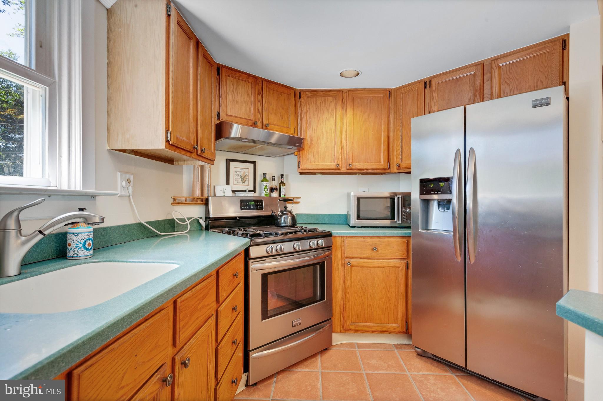 915 Old Ford Road Huntingdon Valley, PA 19006 - Photo 9 of 25 kitchen