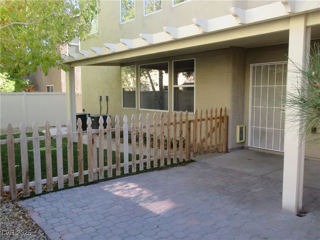 $2,100 | 8056 Aztec Basin Avenue, Las Vegas, NV 89131