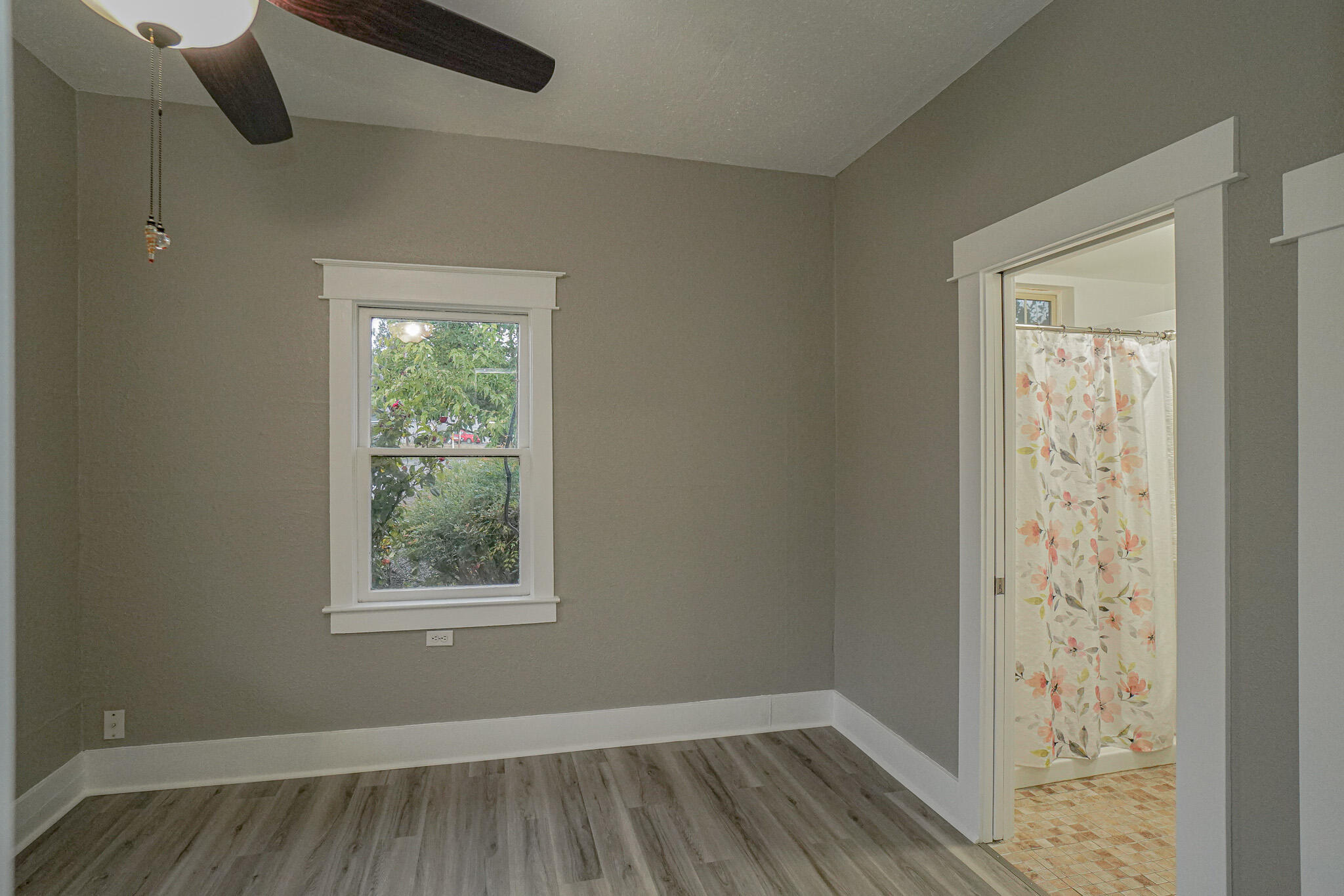 610 West 4th Street Phoenix, OR 97535 - Photo 12 of 32 DSC09959