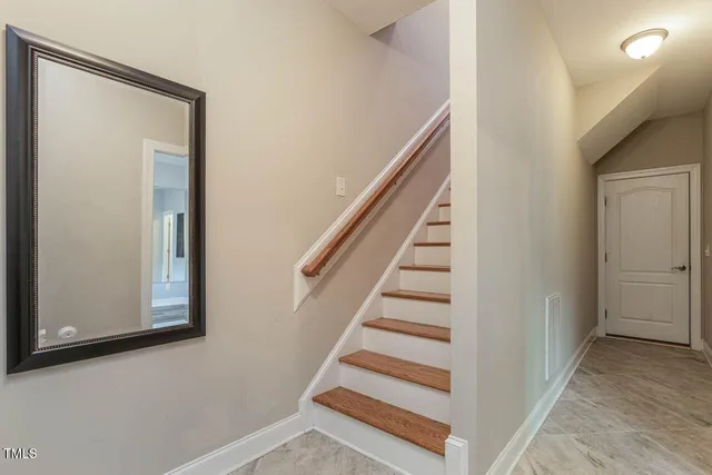 a view of entryway with hallway