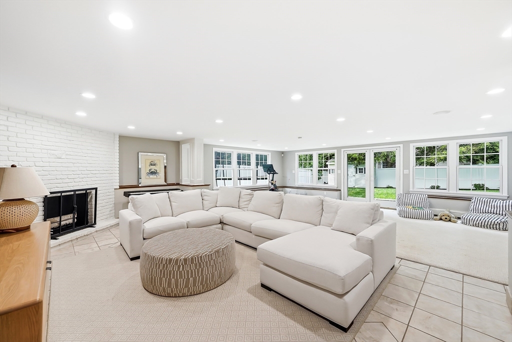 22 Hollywood Road Winchester, MA 01890 - Photo 29 of 39