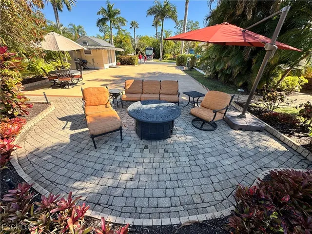 a outdoor space with patio the outdoor seating