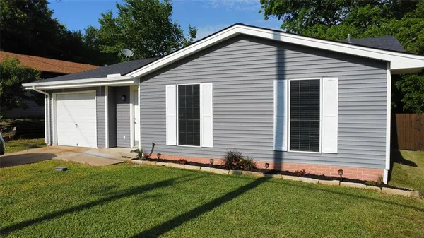 $2,200 | 411 South Benge Street, McKinney, TX 75069
