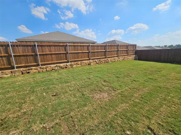 $2,175 | 417 Blanco Drive, Azle, TX 76020