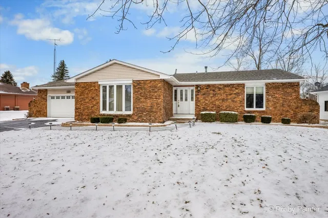 $350,000 | 1809 Fairside Drive, Sandwich, IL 60548