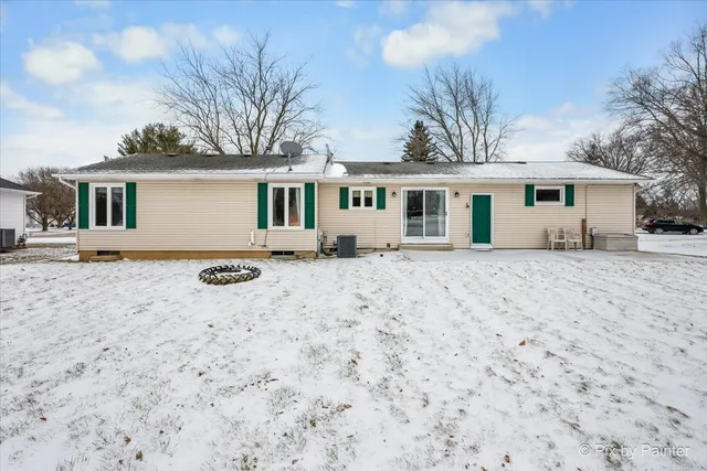 $350,000 | 1809 Fairside Drive, Sandwich, IL 60548