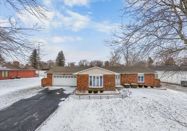 $350,000 | 1809 Fairside Drive, Sandwich, IL 60548