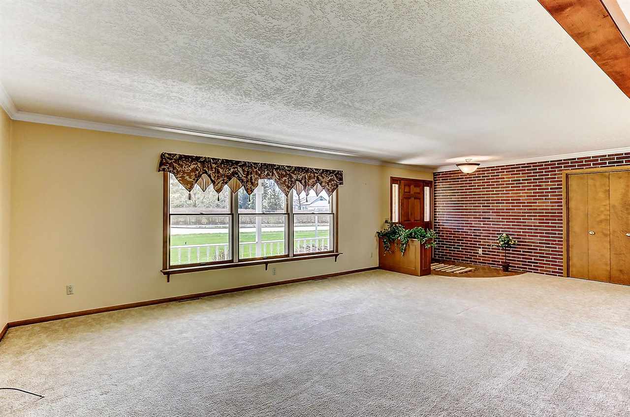 10331 Hosler Road Leo, IN 46765 - Photo 4 of 36