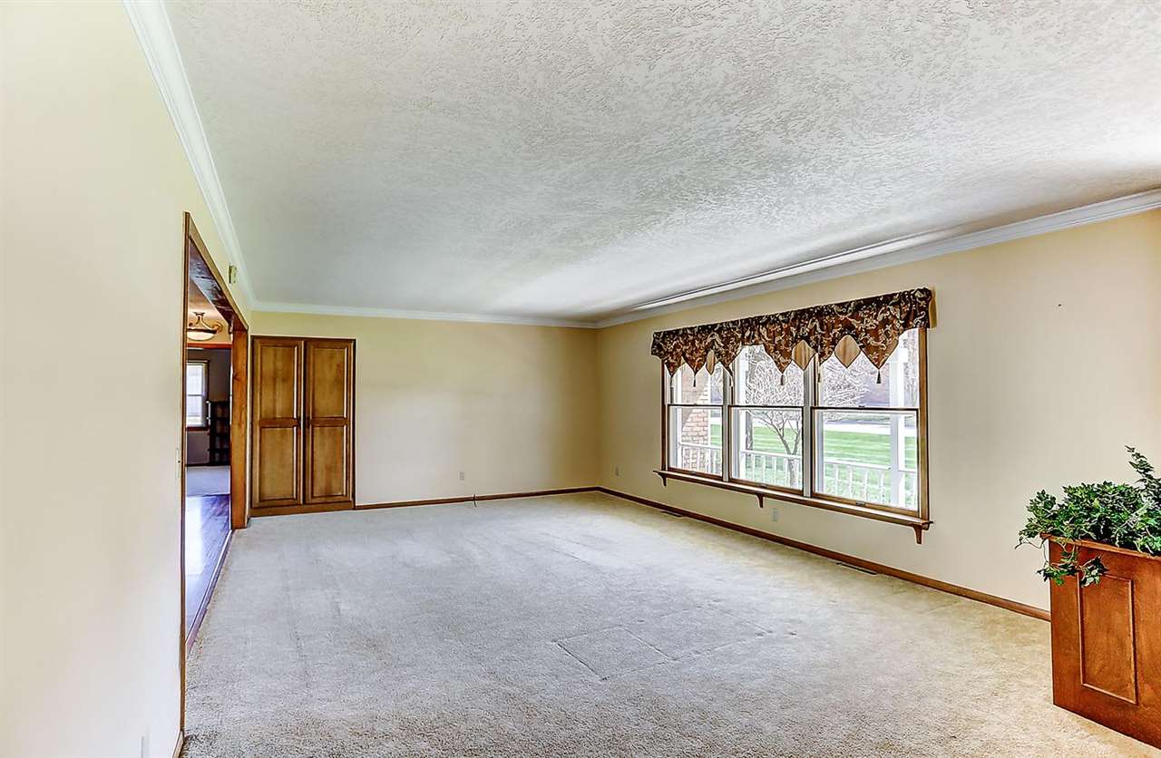 10331 Hosler Road Leo, IN 46765 - Photo 5 of 36
