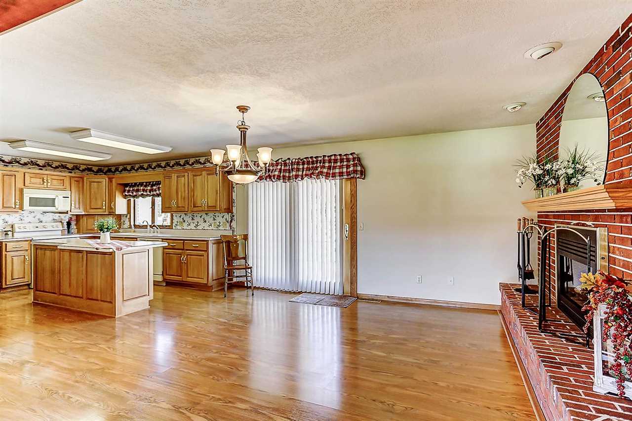 10331 Hosler Road Leo, IN 46765 - Photo 7 of 36