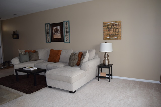2370 Georgetown Circle, Unit 2370 Aurora, IL 60503 - Photo 5 of 21 a living room with furniture and a lamp