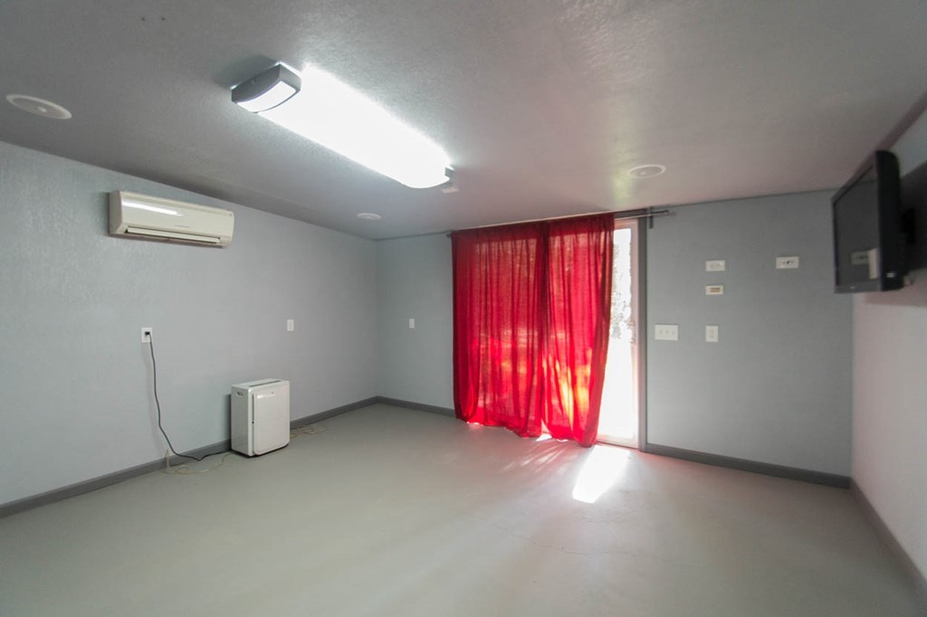 201 Red Oak Road Byron, GA 31008 - Photo 20 of 29 a view of an empty room with a window