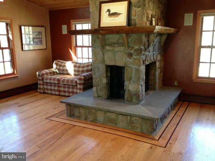 182 Stoneybrook Road Newtown, PA 18940 - Photo 5 of 25 Family Room
