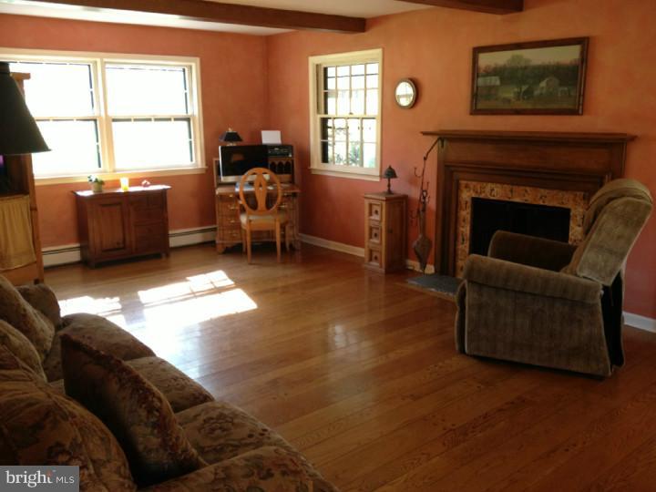 182 Stoneybrook Road Newtown, PA 18940 - Photo 6 of 25 Living Room