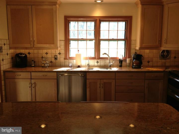 182 Stoneybrook Road Newtown, PA 18940 - Photo 7 of 25 Kitchen