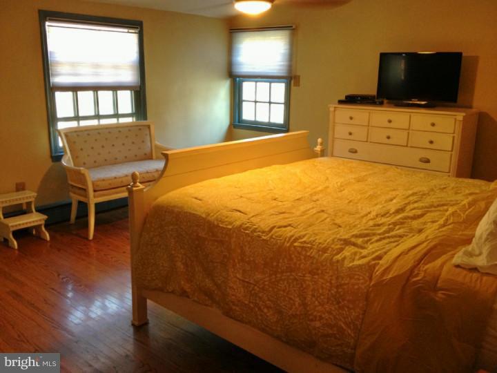 182 Stoneybrook Road Newtown, PA 18940 - Photo 10 of 25 Bedroom - Main