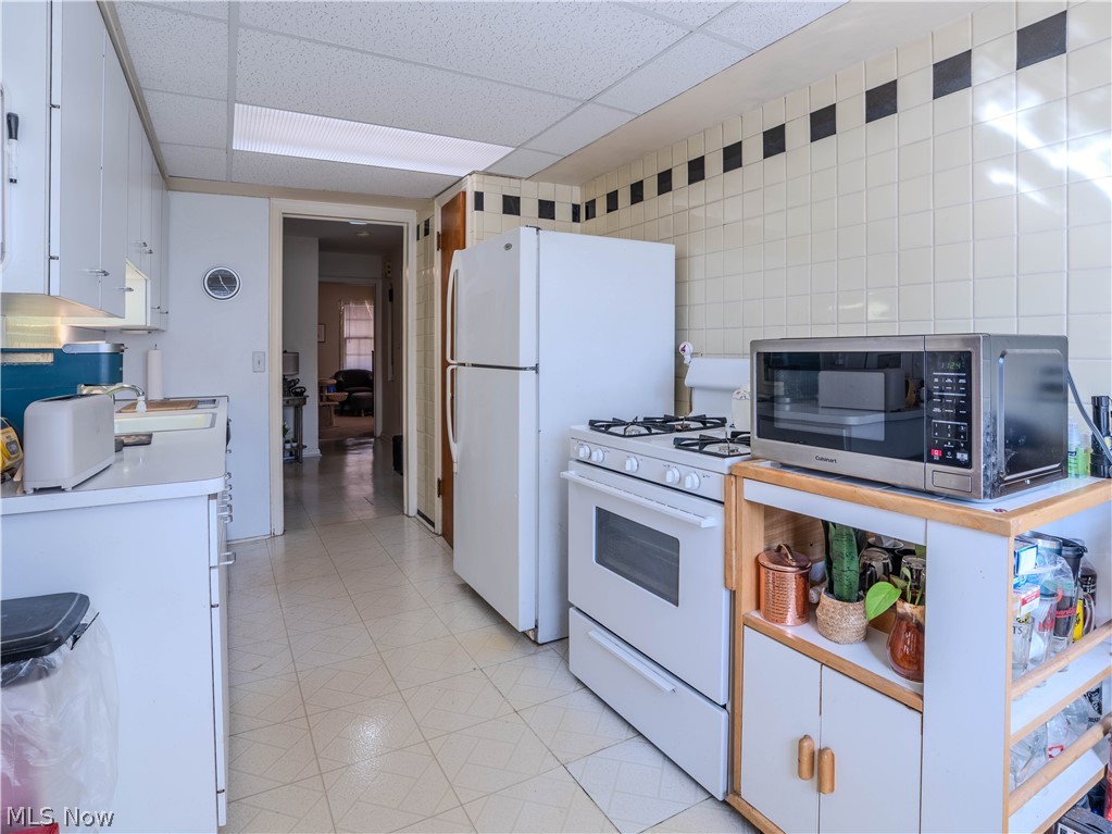 13699 Cedar Road Cleveland, OH 44118 - Photo 23 of 49