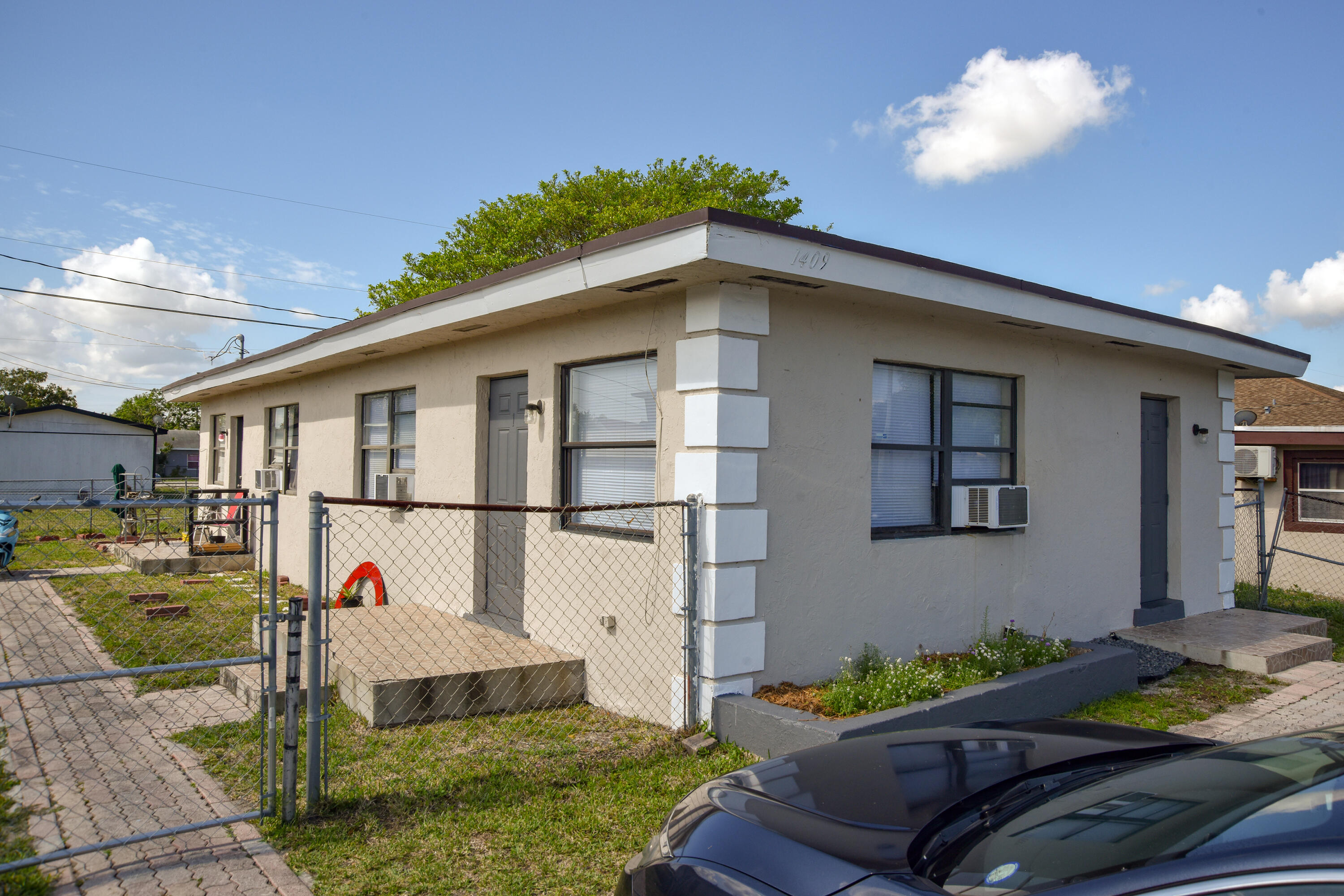 1409 West 33rd Street Riviera Beach, FL 33404 - Photo 1 of 20 DSC_5639
