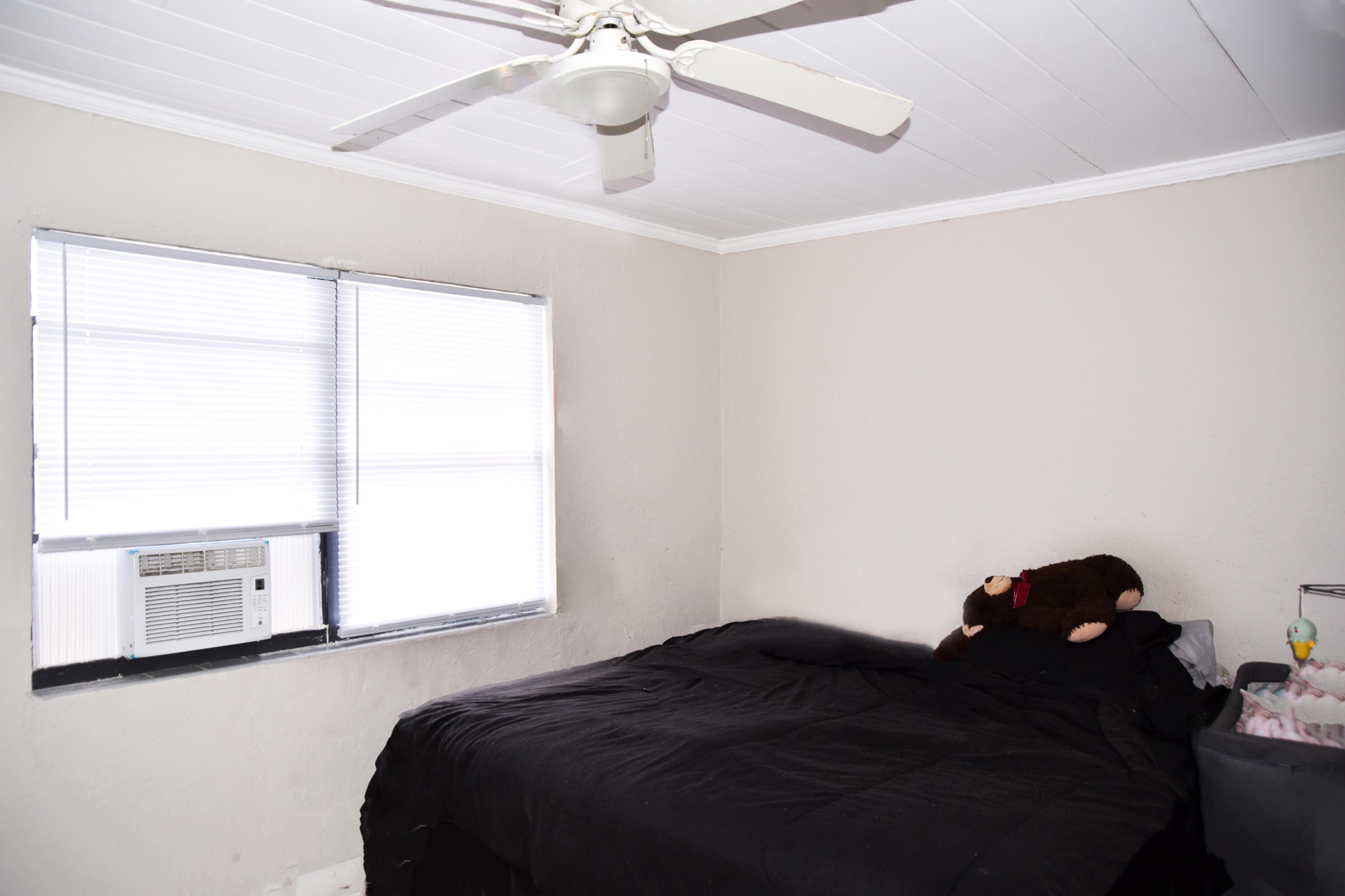 1409 West 33rd Street Riviera Beach, FL 33404 - Photo 13 of 20 DSC_5656