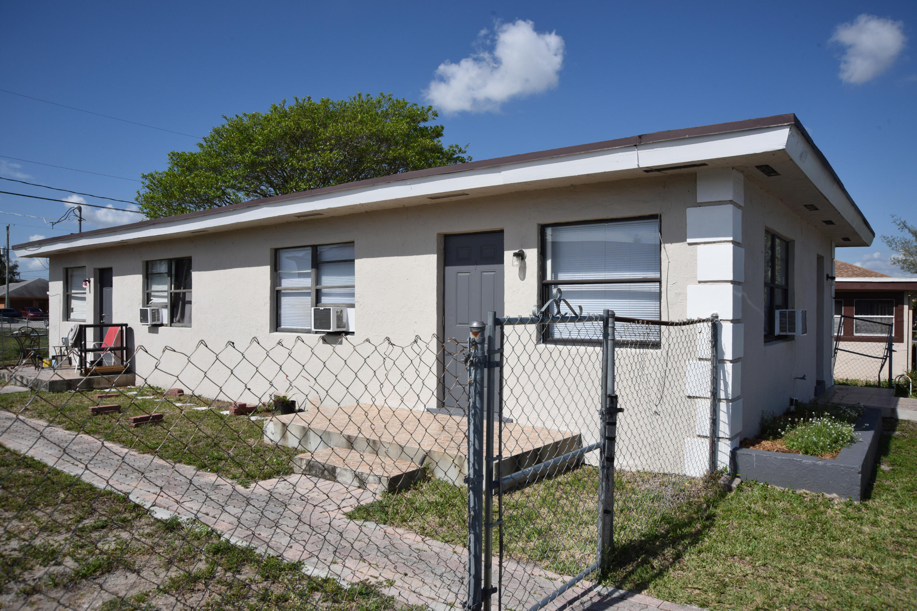 1409 West 33rd Street Riviera Beach, FL 33404 - Photo 2 of 20 DSC_5640