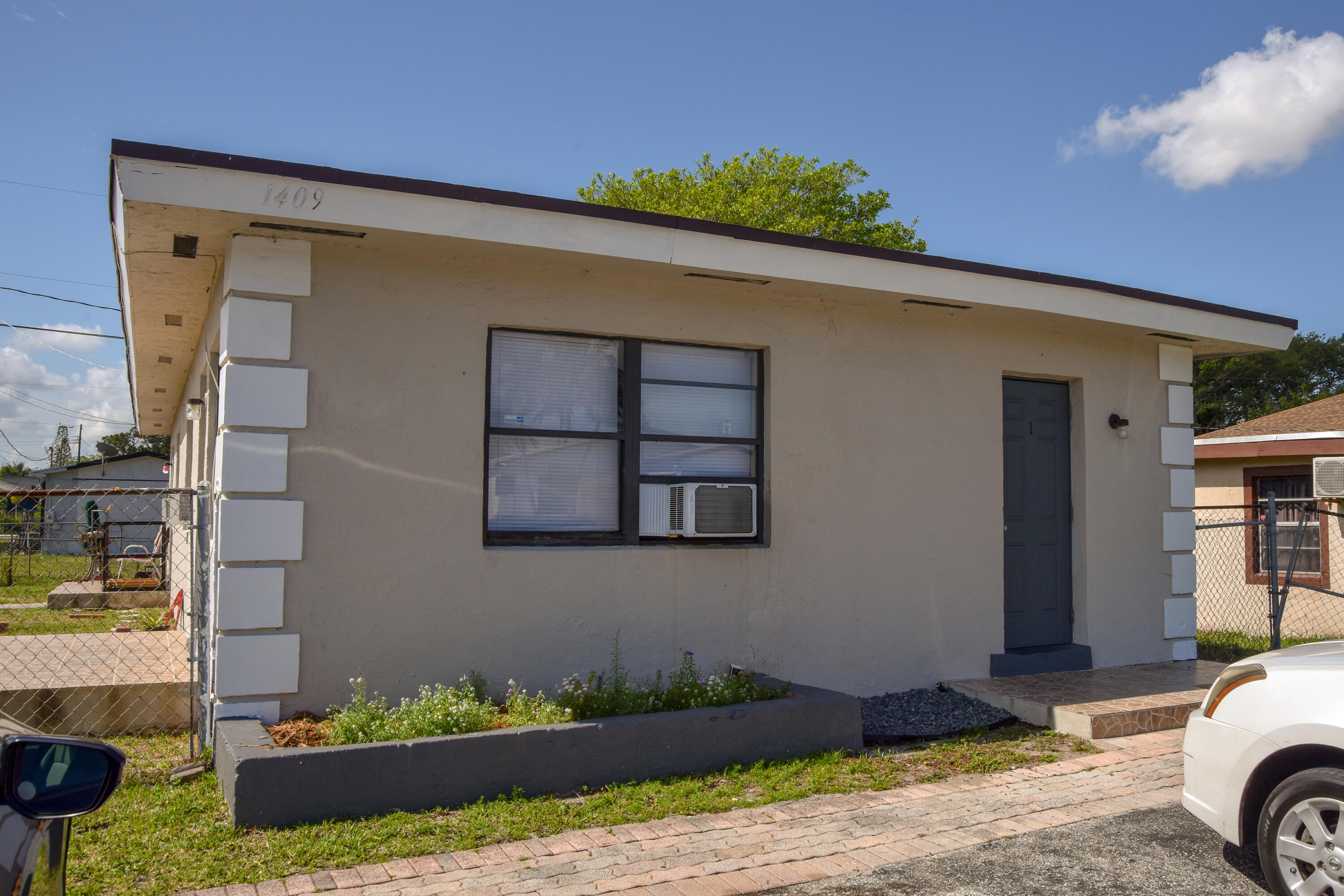 1409 West 33rd Street Riviera Beach, FL 33404 - Photo 3 of 20 DSC_5638