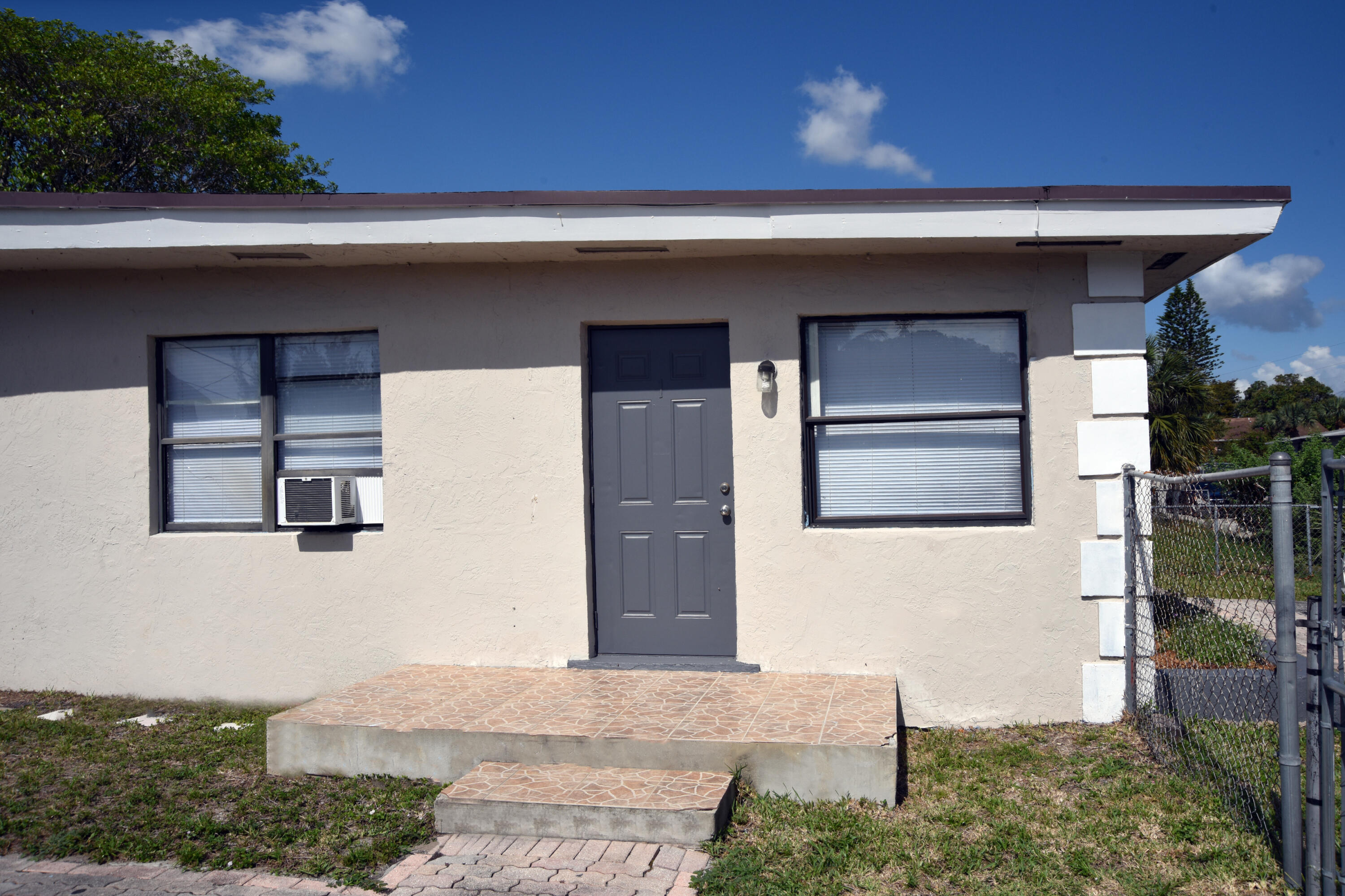 1409 West 33rd Street Riviera Beach, FL 33404 - Photo 4 of 20 DSC_5641