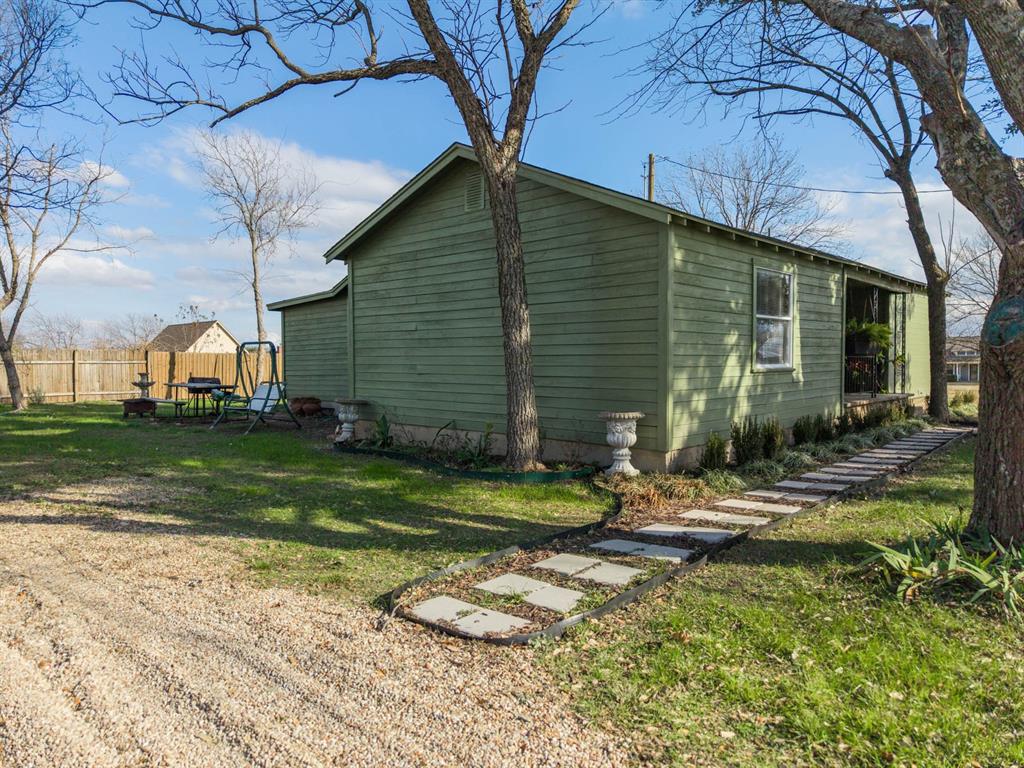 304 1st Street Abbott, TX 76621 - Photo 5 of 22
