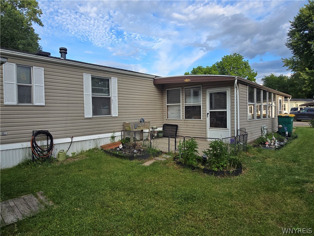 3880 Lockport Olcott Road Lockport, NY 14094 - Photo 3 of 20