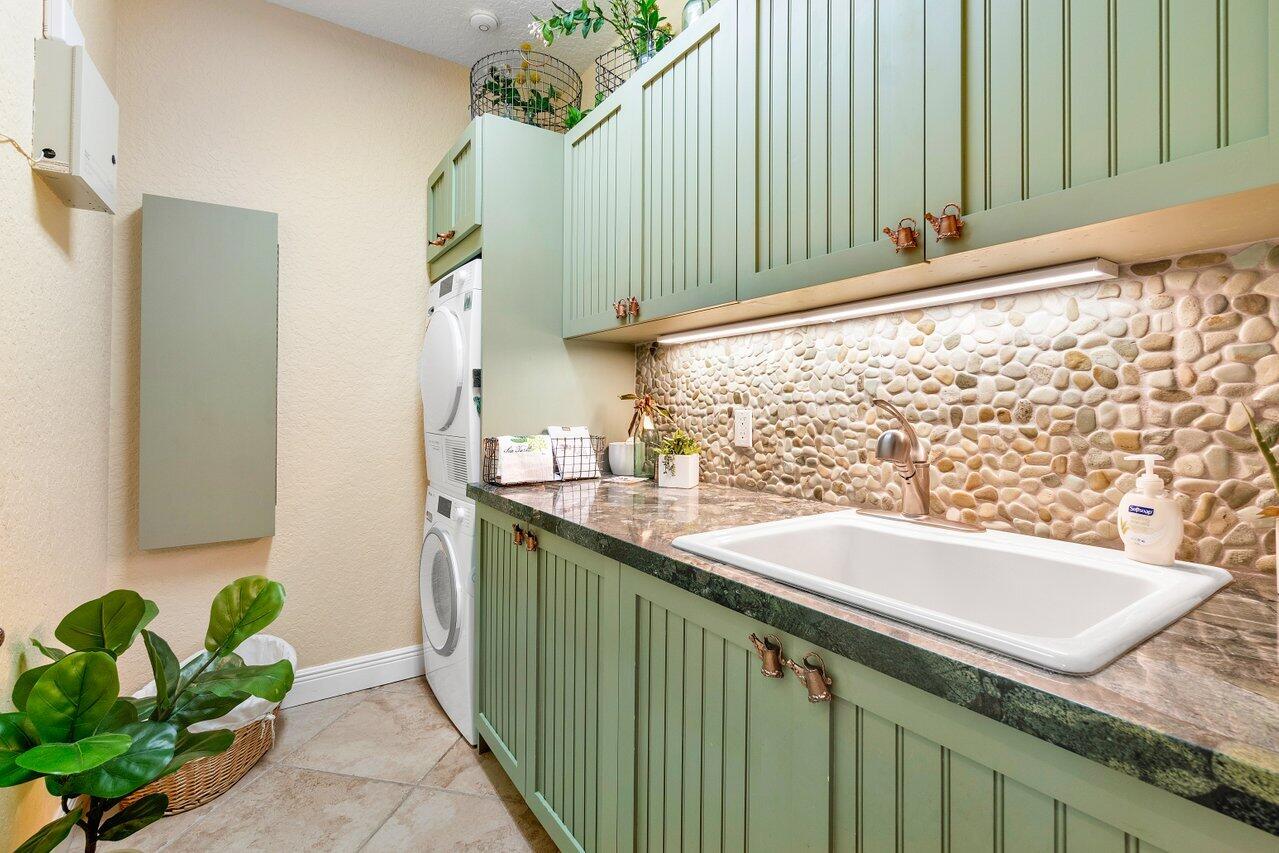 2680 Devon Court Delray Beach, FL 33445 - Photo 12 of 32 Laundry room next to kitchen