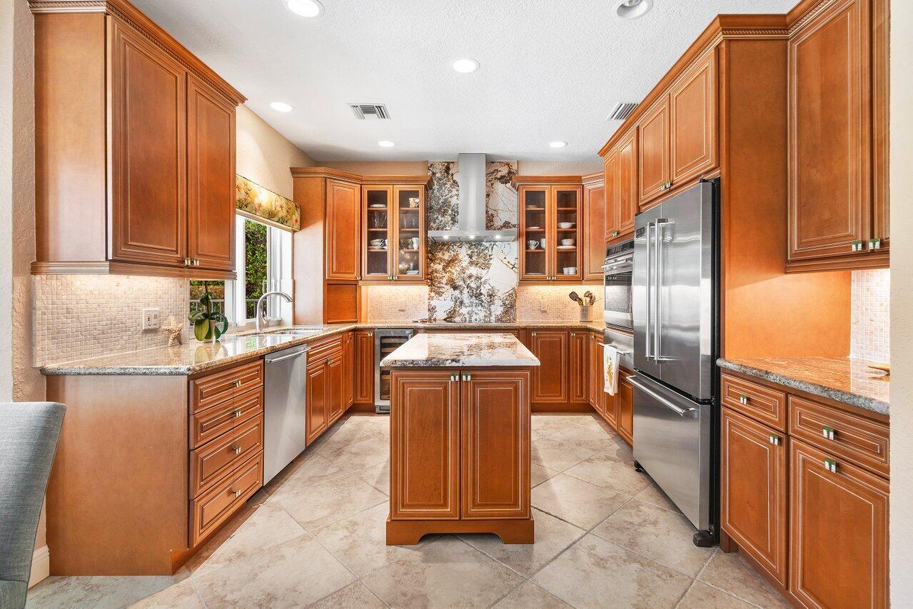 2680 Devon Court Delray Beach, FL 33445 - Photo 9 of 32 Beautifully upgraded kitchen
