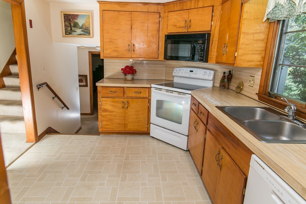 14 Evergreen Road Northampton, MA 01053 - Photo 4 of 26 Gallery Image 4