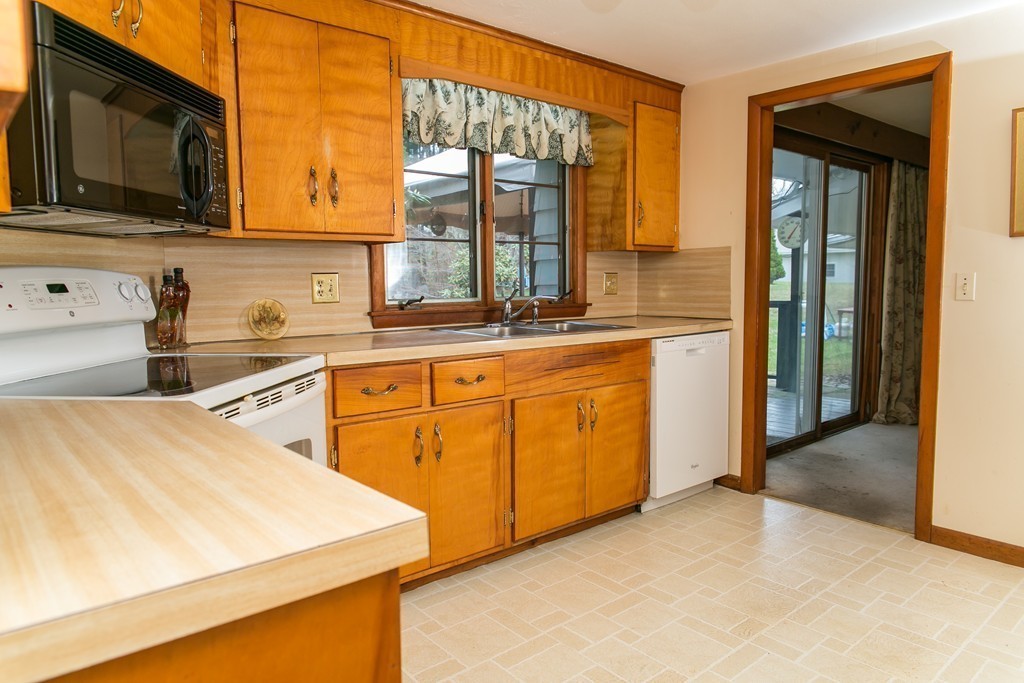 14 Evergreen Road Northampton, MA 01053 - Photo 6 of 26 Gallery Image 6