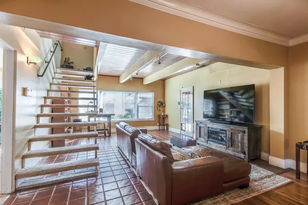 $620,000 | 1064 North Poplar Avenue, Fresno, CA 93728