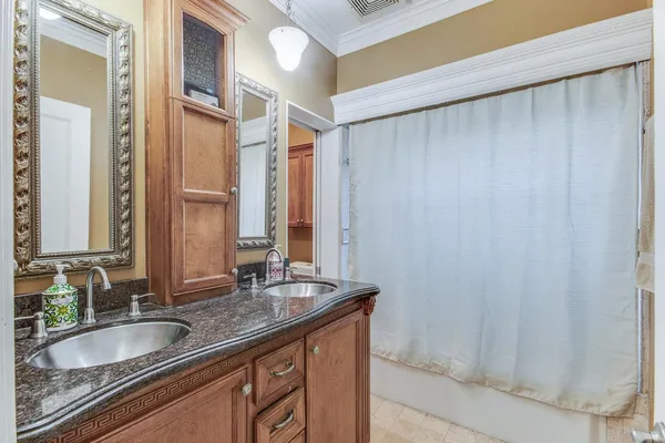 $620,000 | 1064 North Poplar Avenue, Fresno, CA 93728
