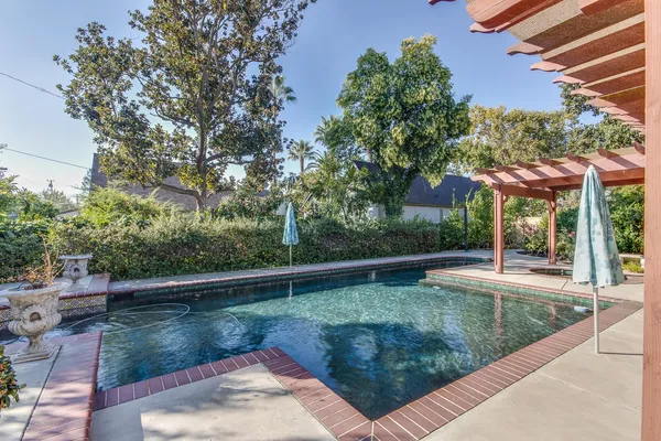 $620,000 | 1064 North Poplar Avenue, Fresno, CA 93728