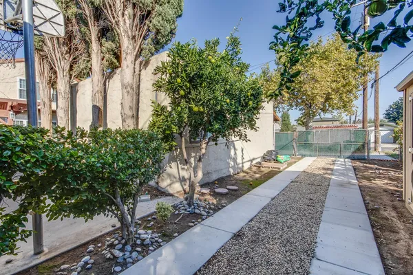 $620,000 | 1064 North Poplar Avenue, Fresno, CA 93728