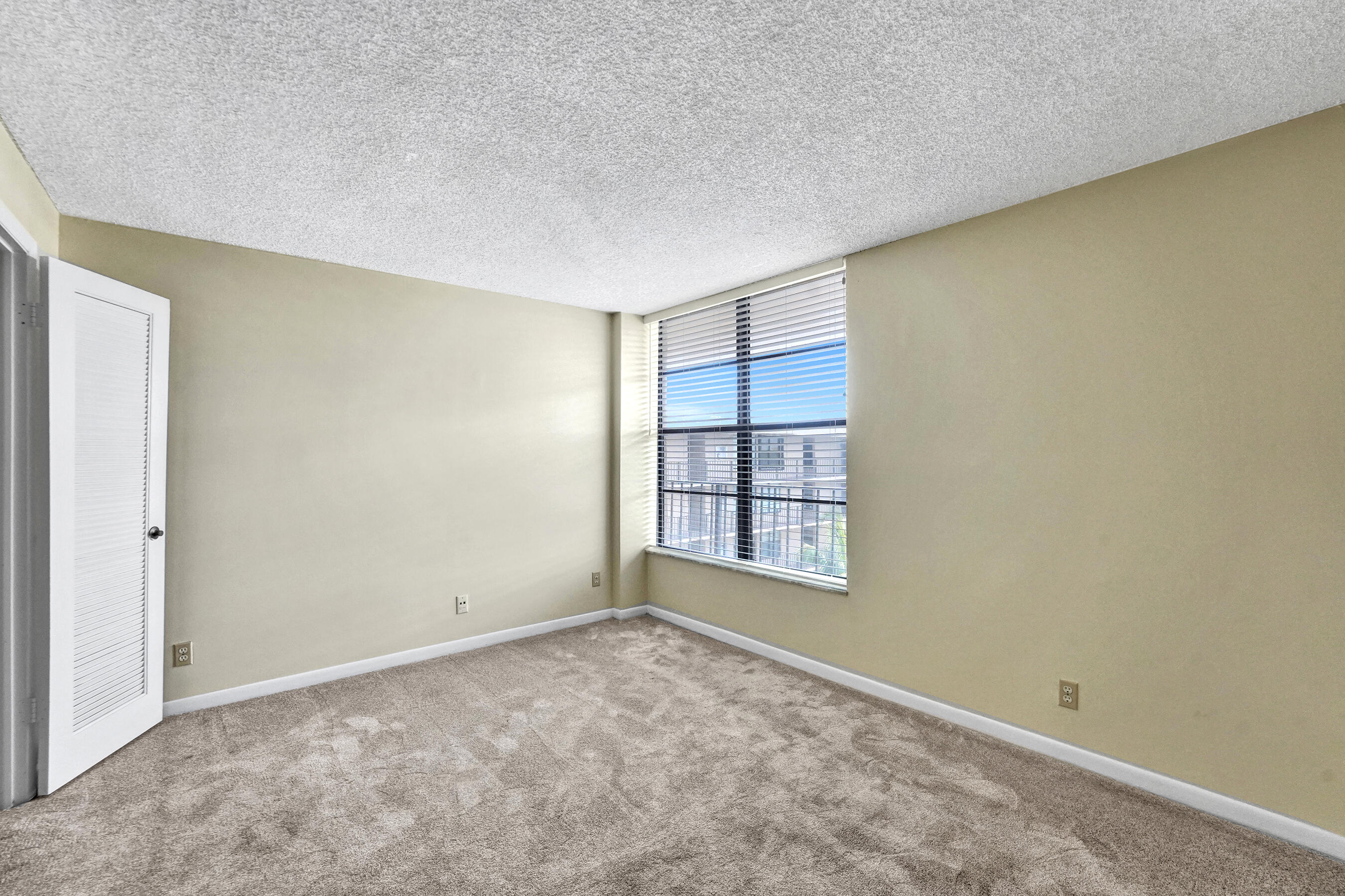 12 Royal Palm Way, Unit 6020 Boca Raton, FL 33432 - Photo 21 of 69 an empty room with windows