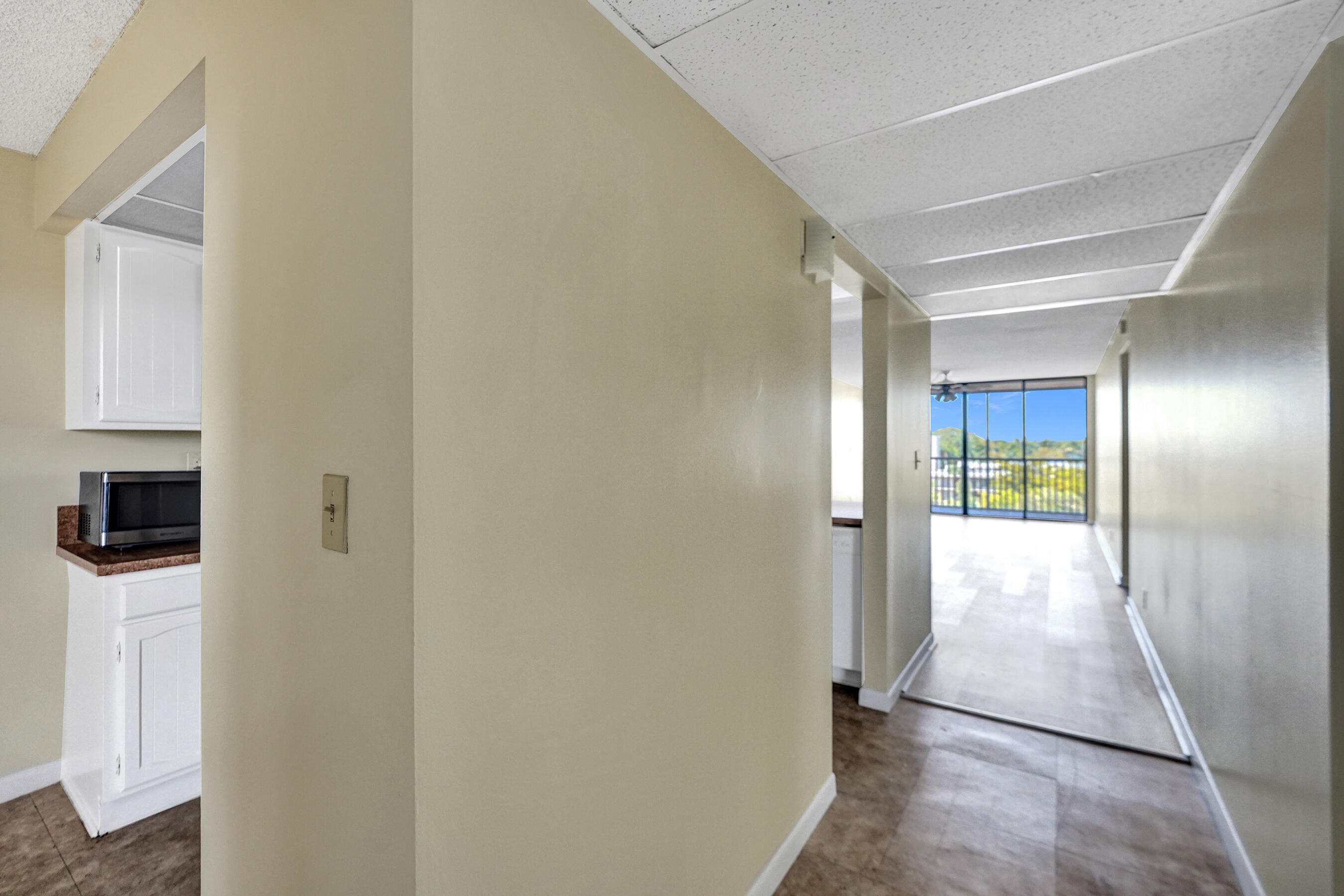 12 Royal Palm Way, Unit 6020 Boca Raton, FL 33432 - Photo 58 of 69 a view of a hallway with wooden floor and a living room