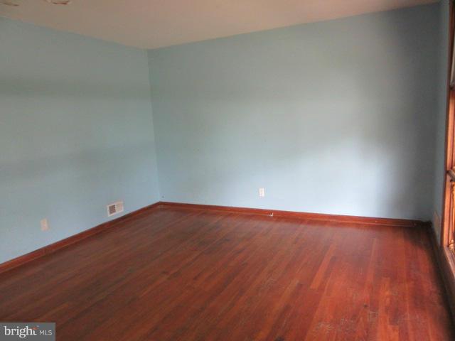 3502 Chapman Road Randallstown, MD 21133 - Photo 5 of 14 Living Room