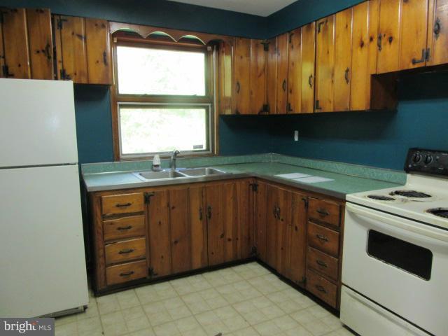 3502 Chapman Road Randallstown, MD 21133 - Photo 7 of 14 Kitchen