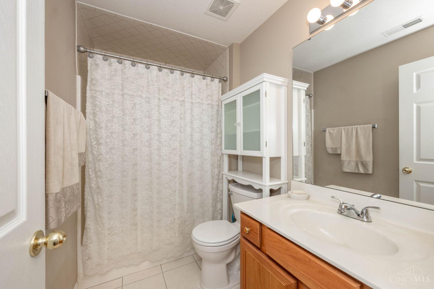 5696 Bridgetown Road, Unit 13 Cincinnati, OH 45248 - Photo 20 of 42 Gallery Image 20