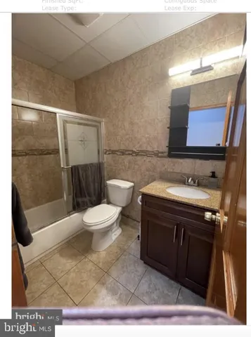 a view of entryway and hall