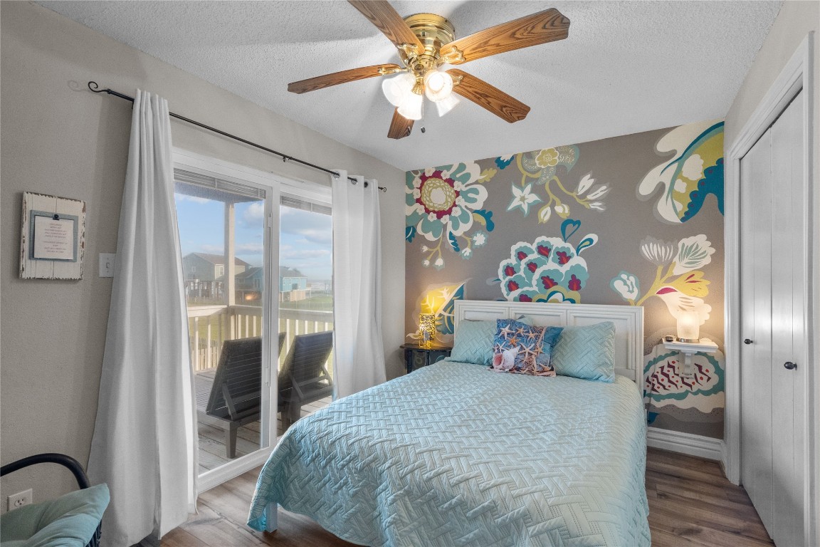 17729 Termini-San Luis Pass Road Galveston, TX 77554 - Photo 23 of 36 a bedroom with a bed and a window