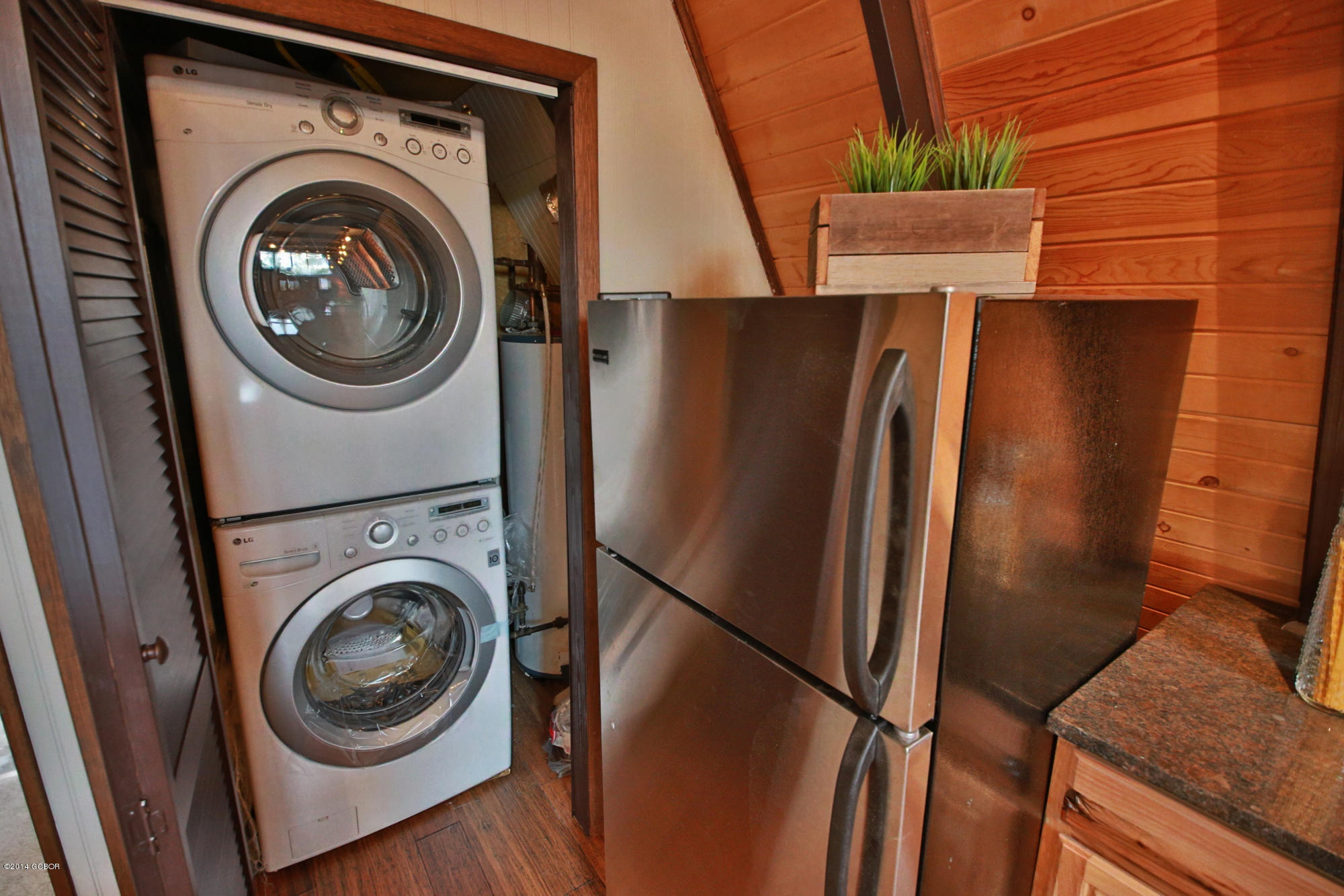 422 Co Rd8 37 / Balsh Fraser, CO 80442 - Photo 26 of 37 washer:dryer