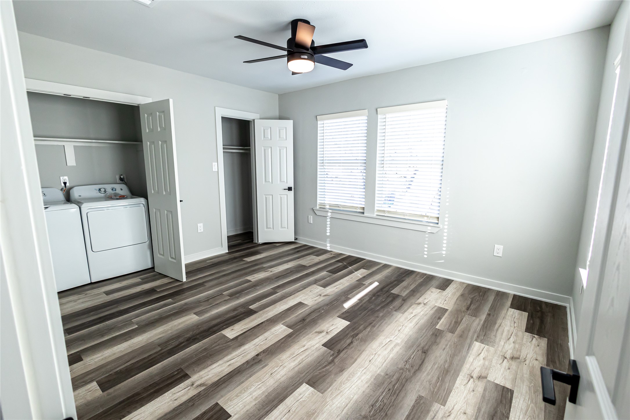 102 Marsden Street, Unit 4 Houston, TX 77011 - Photo 20 of 26 a bedroom with a bed and a chandelier
